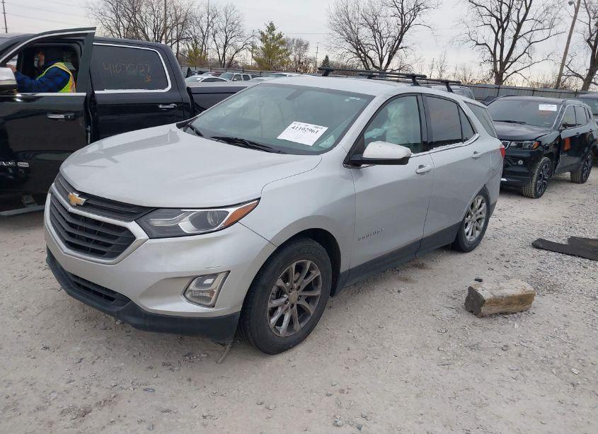 Photo 2 of 2019 Chevrolet Equinox LT (VIN 2GNAXKEV3K6109487)