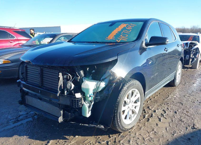 Photo 2 of 2019 Chevrolet Equinox LT (VIN 2GNAXKEV3K6123678)