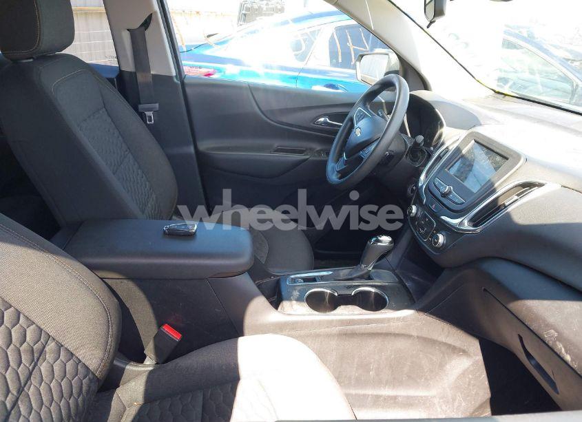 Photo 5 of 2019 Chevrolet Equinox LT (VIN 2GNAXKEV3K6158687)