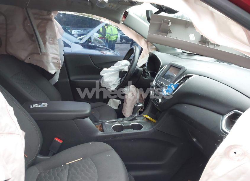 Photo 5 of 2019 Chevrolet Equinox LT (VIN 2GNAXKEV3K6186649)