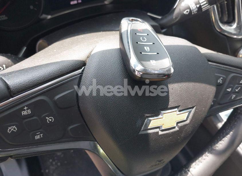 Photo 11 of 2019 Chevrolet Equinox LT (VIN 2GNAXKEV3K6195058)
