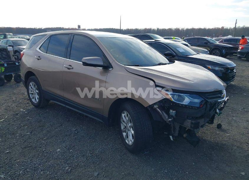 2019 Chevrolet Equinox LT (VIN 2GNAXKEV3K6233081) main photo