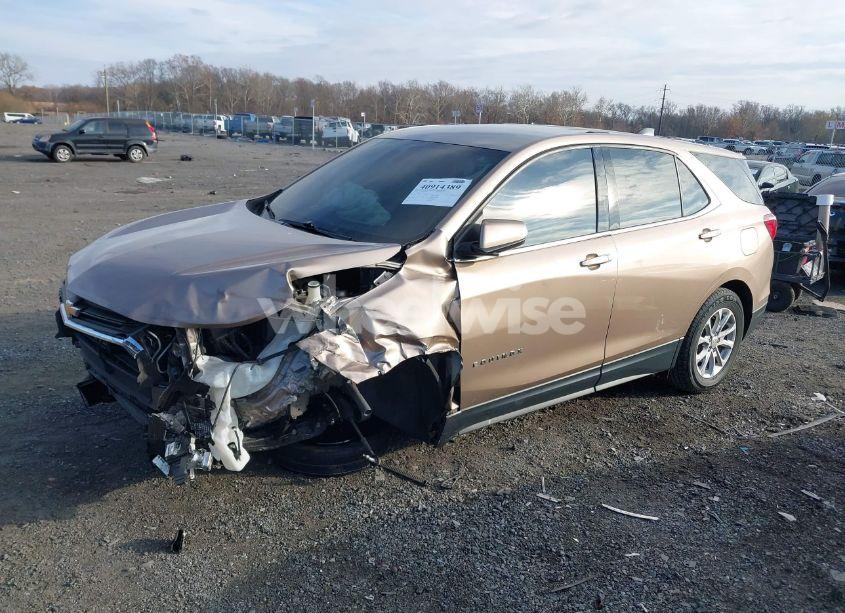 Photo 2 of 2019 Chevrolet Equinox LT (VIN 2GNAXKEV3K6233081)