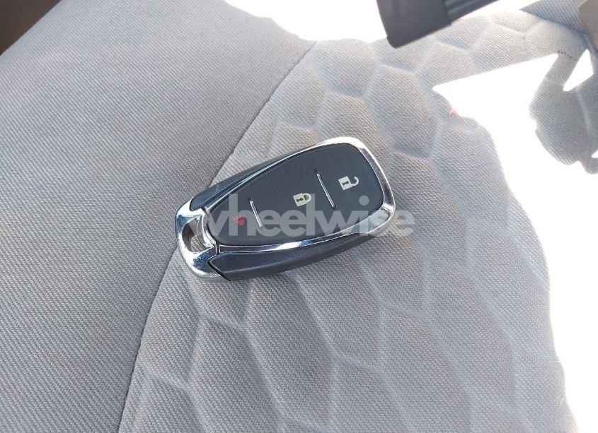 Photo 11 of 2019 Chevrolet Equinox LT (VIN 2GNAXKEV3K6305445)