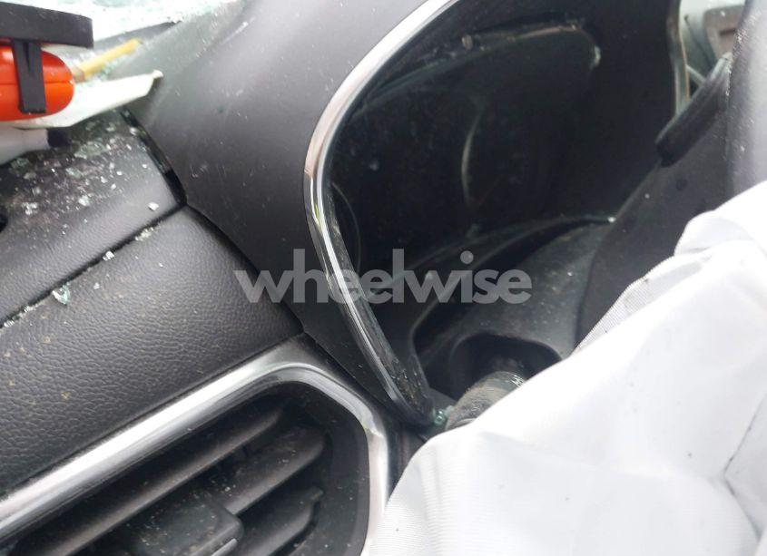 Photo 7 of 2020 Chevrolet Equinox FWD LT 1.5L TURBO (VIN 2GNAXKEV3L6116361)