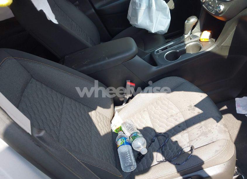 Photo 5 of 2020 Chevrolet Equinox FWD LT 1.5L TURBO (VIN 2GNAXKEV3L6226178)