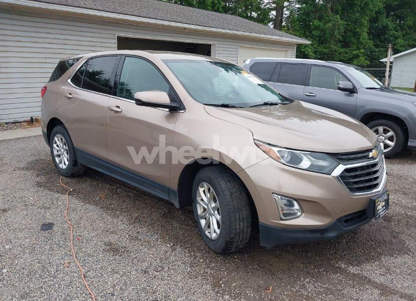 2019 Chevrolet Equinox LT (VIN 2GNAXKEV4K6160044) main photo