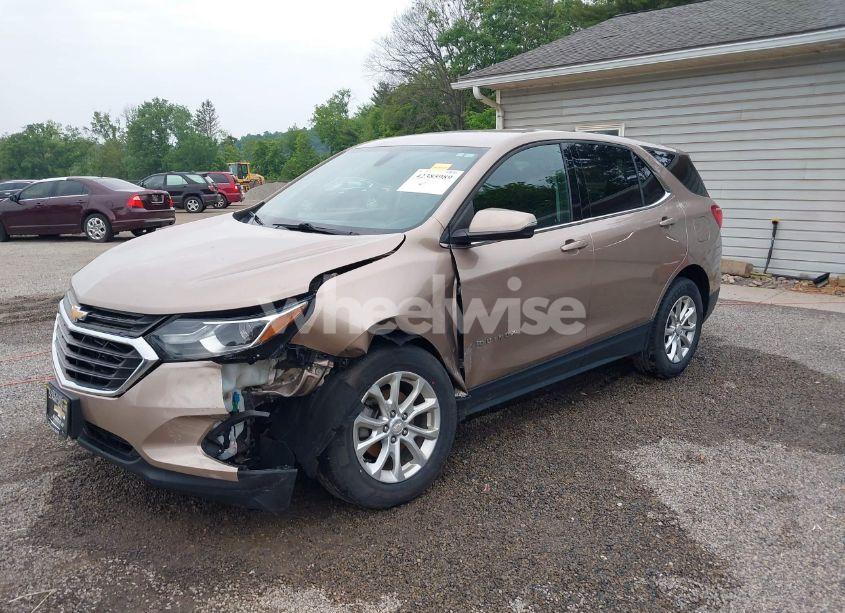 Photo 2 of 2019 Chevrolet Equinox LT (VIN 2GNAXKEV4K6160044)