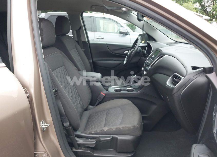 Photo 5 of 2019 Chevrolet Equinox LT (VIN 2GNAXKEV4K6160044)