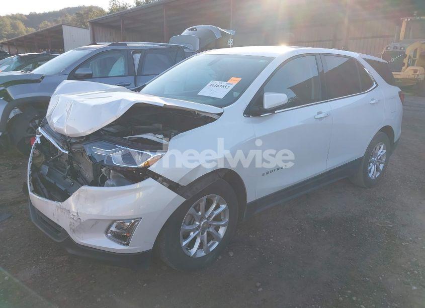 Photo 2 of 2019 Chevrolet Equinox LT (VIN 2GNAXKEV4K6234305)