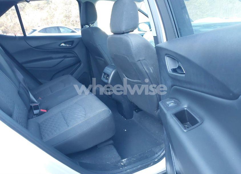 Photo 8 of 2019 Chevrolet Equinox LT (VIN 2GNAXKEV4K6234305)