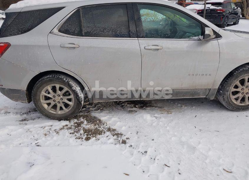 Photo 6 of 2020 Chevrolet Equinox FWD LT 1.5L TURBO (VIN 2GNAXKEV4L6144797)