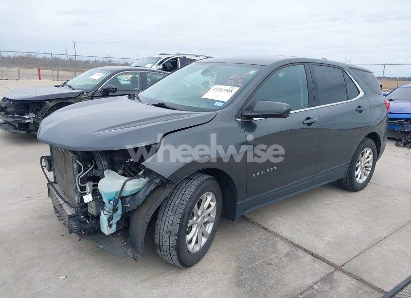 Photo 2 of 2020 Chevrolet Equinox FWD LT 1.5L TURBO (VIN 2GNAXKEV4L6233396)