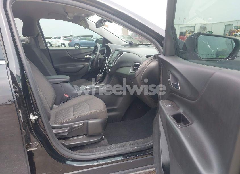 Photo 5 of 2020 Chevrolet Equinox FWD LT 1.5L TURBO (VIN 2GNAXKEV4L6285482)