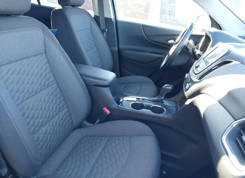 Photo 5 of 2021 Chevrolet Equinox FWD LT (VIN 2GNAXKEV4M6116340)