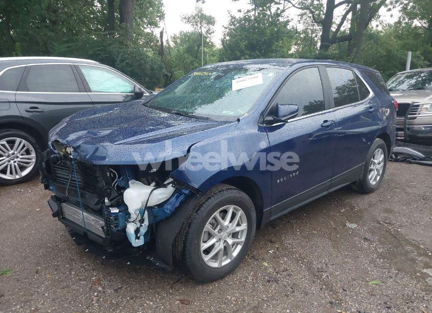 Photo 2 of 2022 Chevrolet Equinox FWD LT (VIN 2GNAXKEV4N6112662)