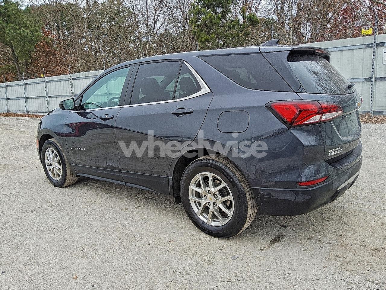 Photo 2 of 2022 CHEVROLET EQUINOX LT (VIN 2GNAXKEV4N6140316)