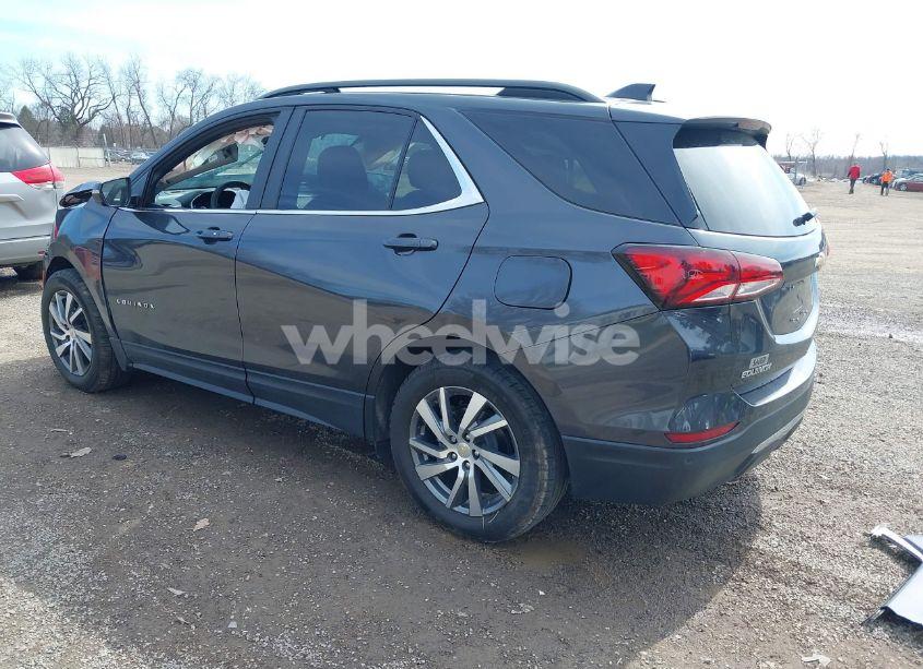 Photo 3 of 2022 Chevrolet Equinox FWD LT (VIN 2GNAXKEV4N6151932)