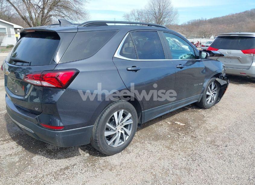 Photo 4 of 2022 Chevrolet Equinox FWD LT (VIN 2GNAXKEV4N6151932)