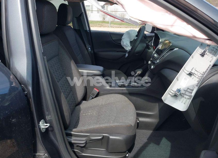 Photo 5 of 2022 Chevrolet Equinox FWD LT (VIN 2GNAXKEV4N6151932)