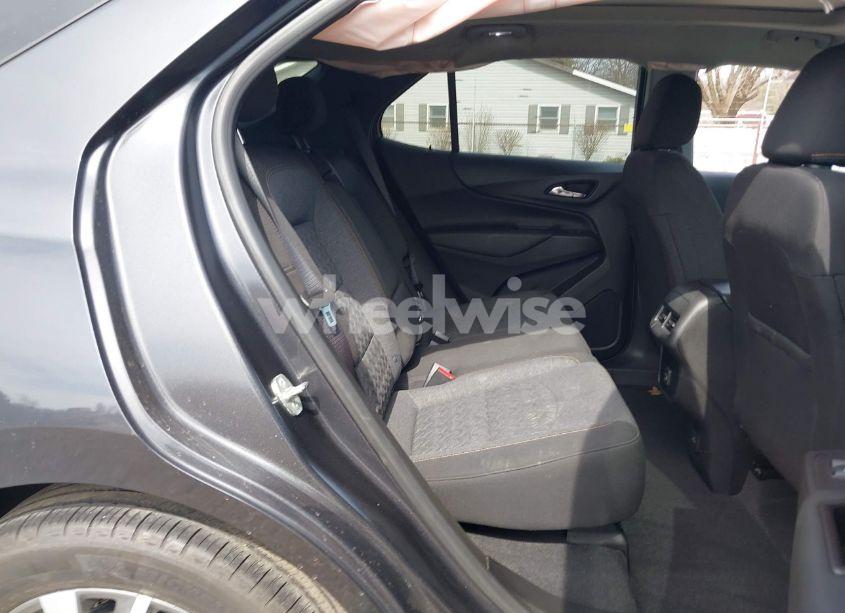 Photo 8 of 2022 Chevrolet Equinox FWD LT (VIN 2GNAXKEV4N6151932)