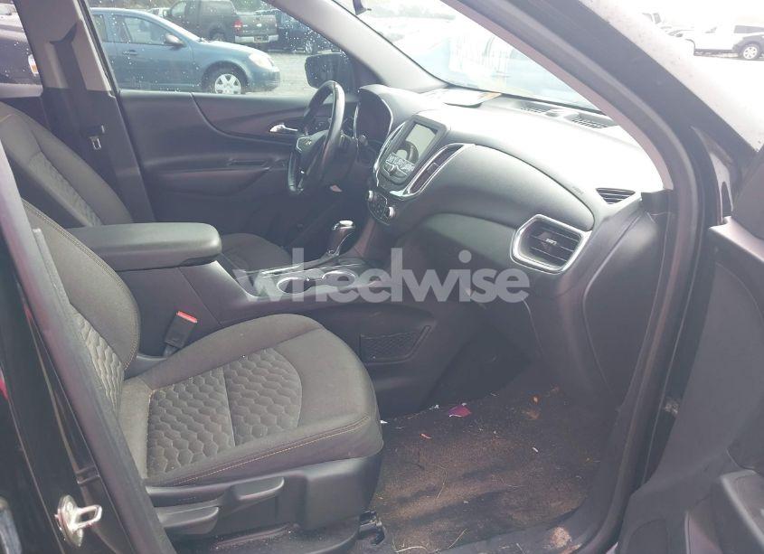 Photo 5 of 2019 Chevrolet Equinox LT (VIN 2GNAXKEV5K6120233)