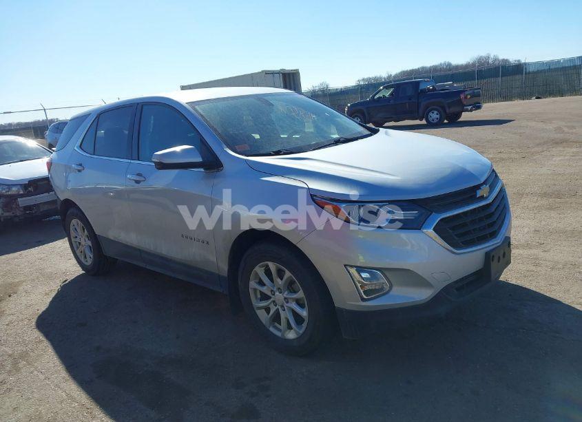 2019 Chevrolet Equinox LT (VIN 2GNAXKEV5K6182599) main photo
