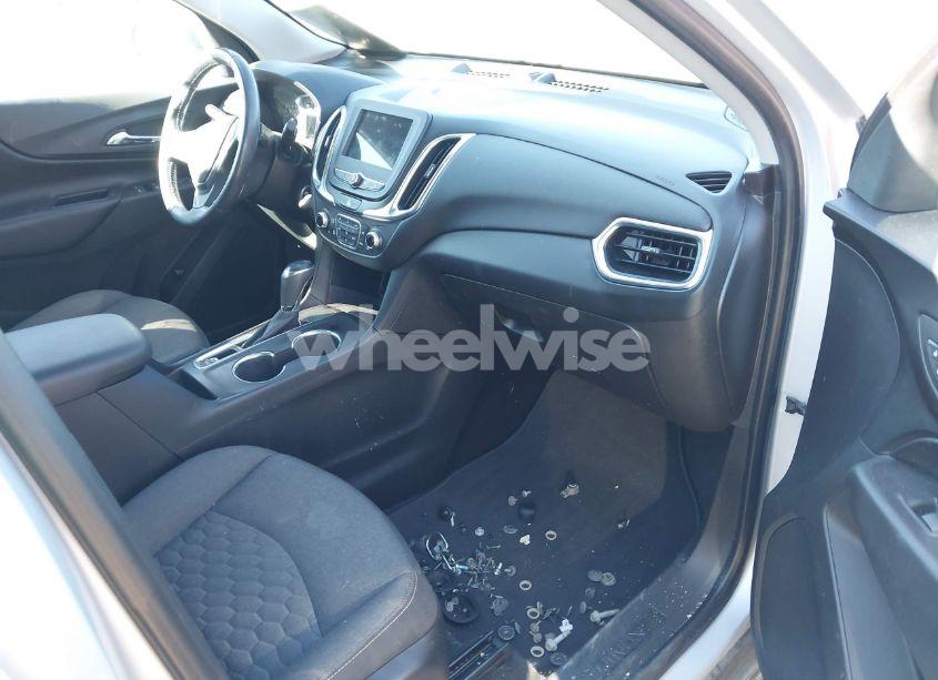 Photo 5 of 2019 Chevrolet Equinox LT (VIN 2GNAXKEV5K6182599)