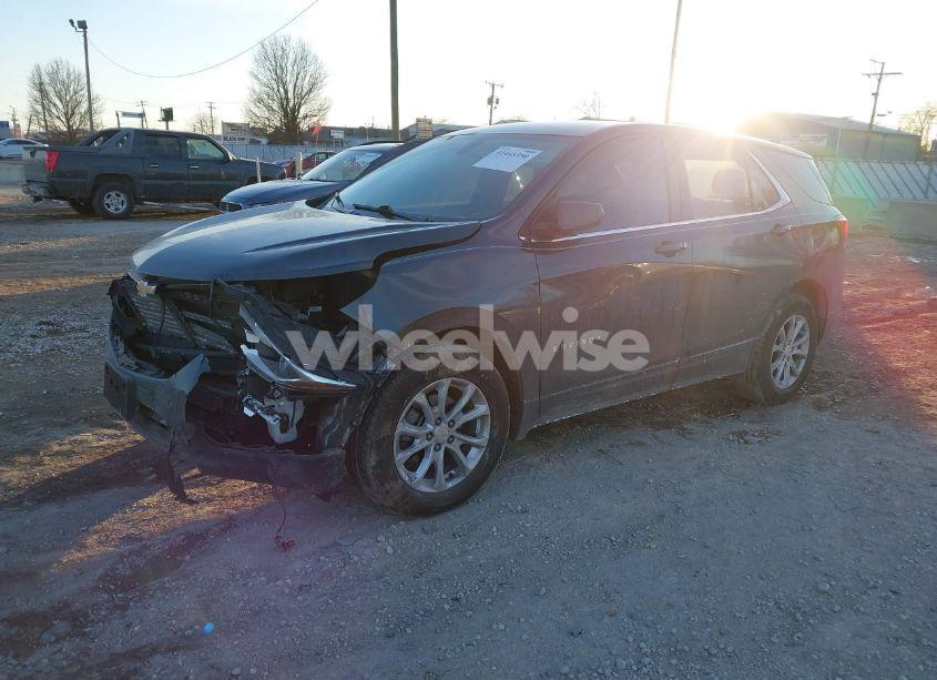 Photo 2 of 2019 Chevrolet Equinox LT (VIN 2GNAXKEV5K6209025)