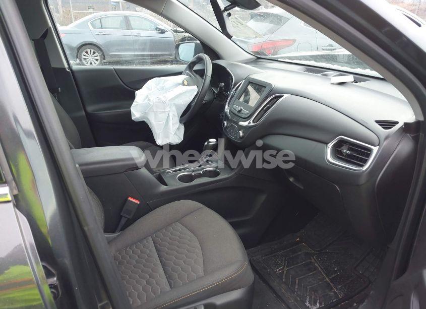 Photo 5 of 2019 Chevrolet Equinox LT (VIN 2GNAXKEV5K6233812)