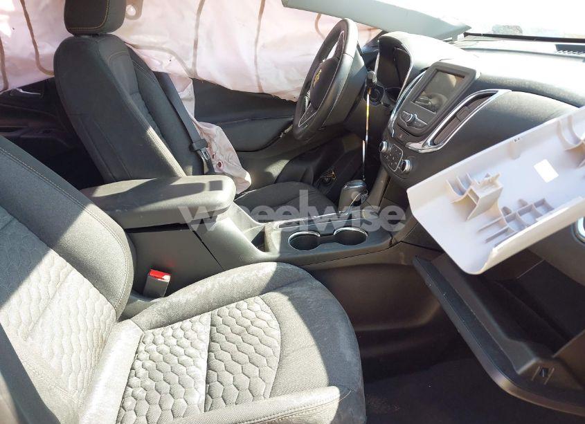 Photo 5 of 2019 Chevrolet Equinox LT (VIN 2GNAXKEV5K6264221)