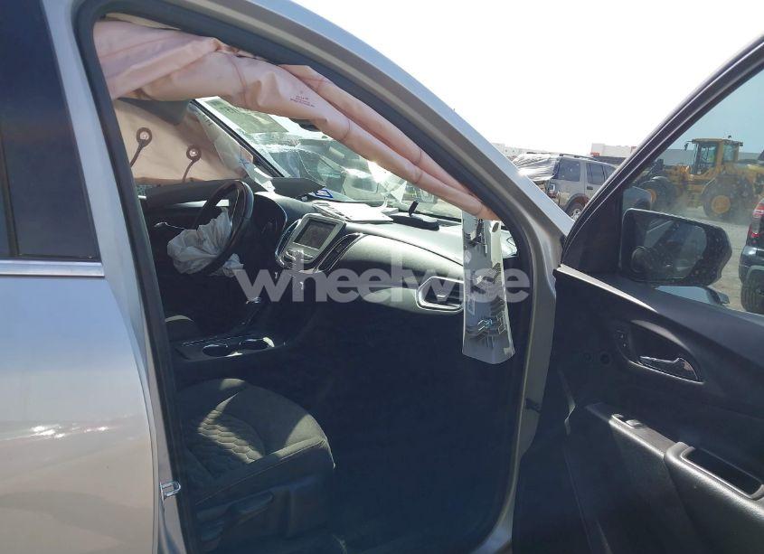 Photo 5 of 2020 Chevrolet Equinox FWD LT 1.5L TURBO (VIN 2GNAXKEV5L6125563)
