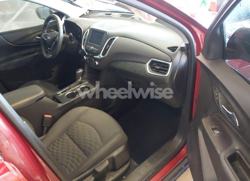 Photo 5 of 2021 Chevrolet Equinox FWD LT (VIN 2GNAXKEV5M6162100)