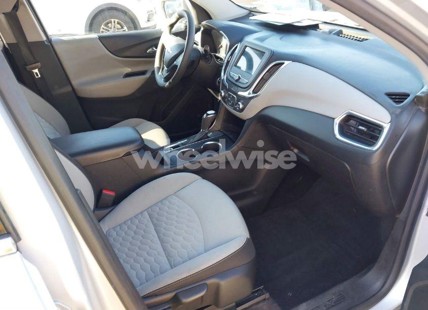 Photo 5 of 2019 Chevrolet Equinox LT (VIN 2GNAXKEV6K6154505)