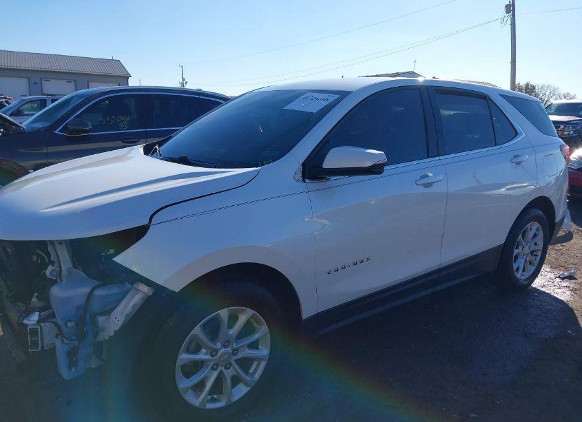 Photo 2 of 2019 Chevrolet Equinox LT (VIN 2GNAXKEV6K6229865)