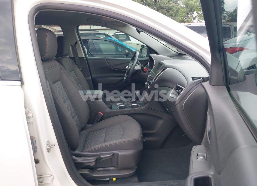 Photo 5 of 2019 Chevrolet Equinox LT (VIN 2GNAXKEV6K6255642)