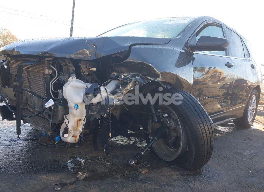 Photo 2 of 2021 Chevrolet Equinox FWD LT (VIN 2GNAXKEV6M6134807)