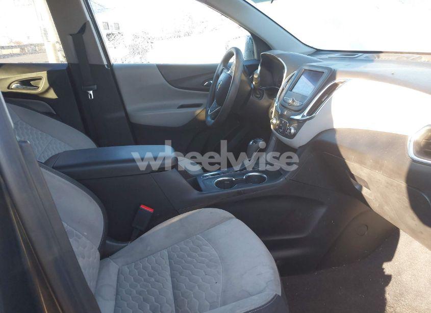 Photo 5 of 2021 Chevrolet Equinox FWD LT (VIN 2GNAXKEV6M6134807)