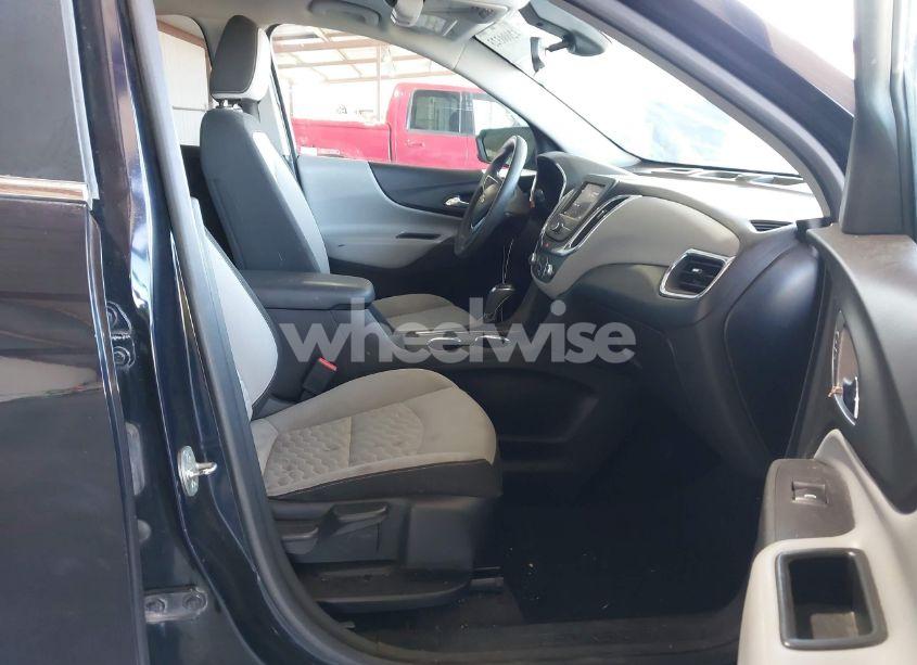 Photo 5 of 2021 Chevrolet Equinox FWD LT (VIN 2GNAXKEV7M6107597)