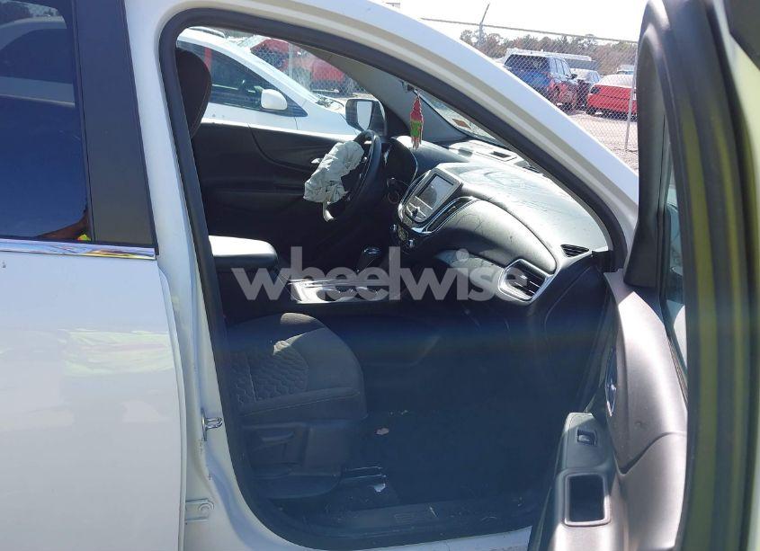 Photo 5 of 2021 Chevrolet Equinox FWD LT (VIN 2GNAXKEV7M6142995)