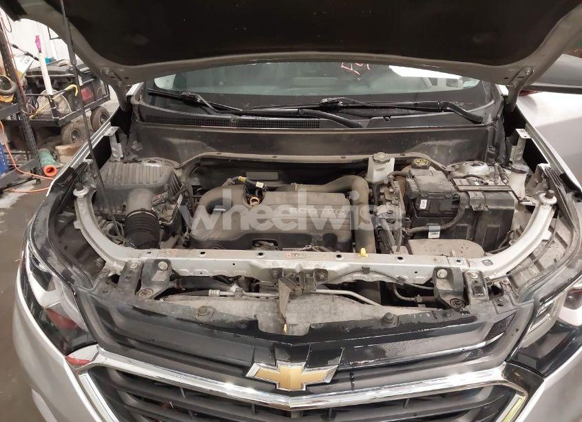 Photo 10 of 2019 Chevrolet Equinox LT (VIN 2GNAXKEV8K6146924)