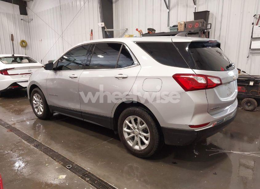 Photo 3 of 2019 Chevrolet Equinox LT (VIN 2GNAXKEV8K6146924)
