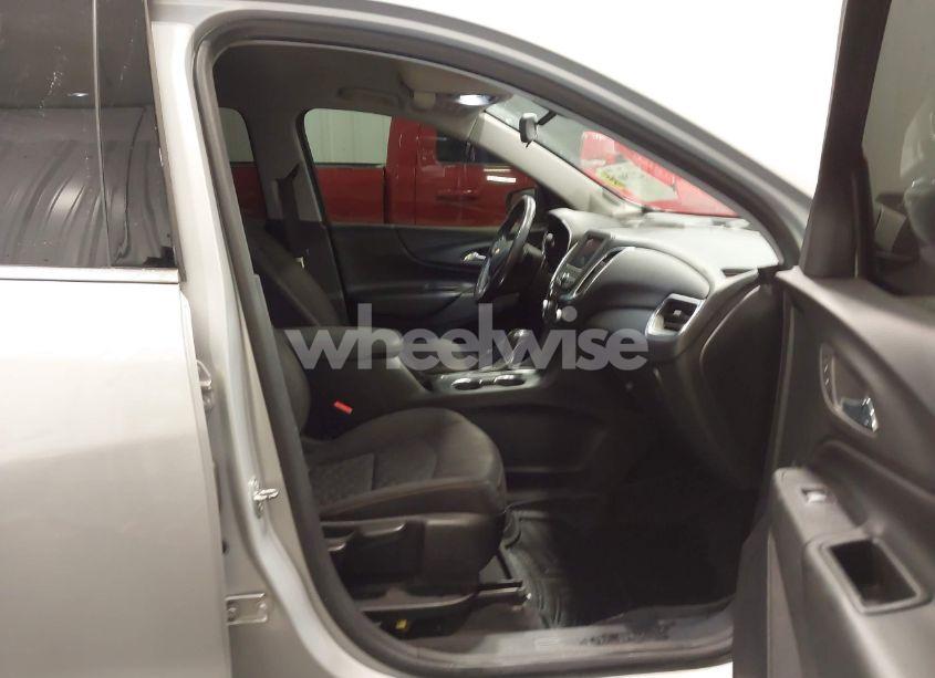 Photo 5 of 2019 Chevrolet Equinox LT (VIN 2GNAXKEV8K6146924)