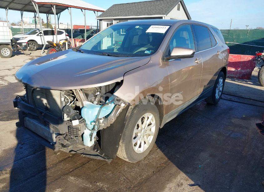 Photo 2 of 2019 Chevrolet Equinox LT (VIN 2GNAXKEV8K6186386)