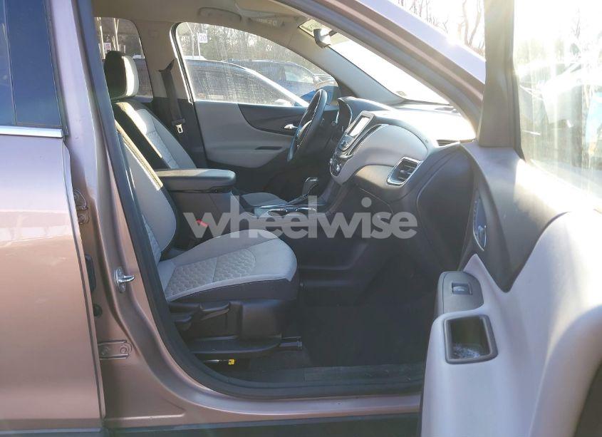 Photo 5 of 2019 Chevrolet Equinox LT (VIN 2GNAXKEV8K6186386)