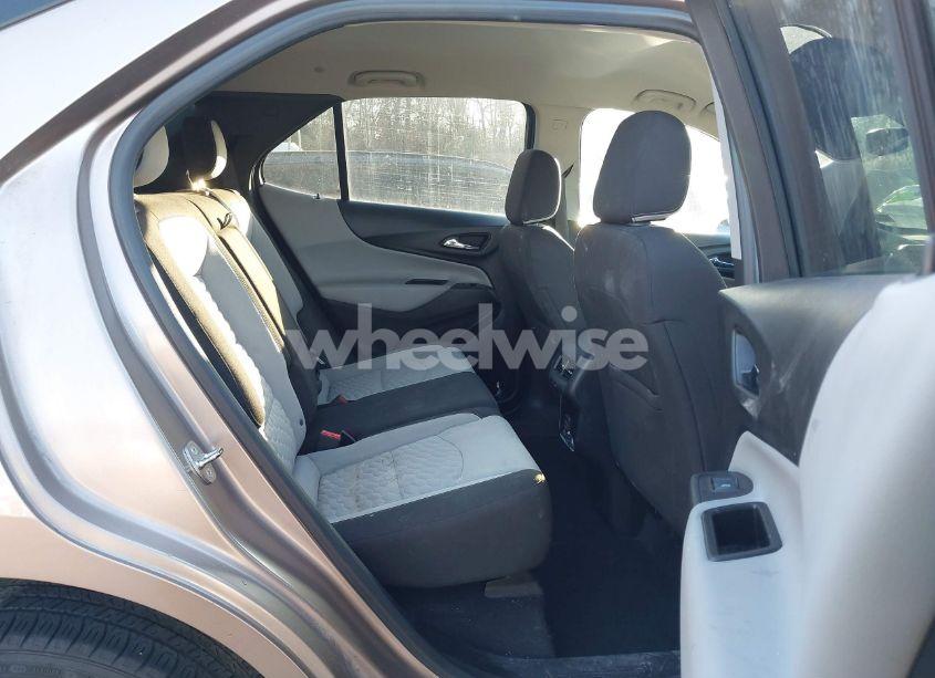Photo 8 of 2019 Chevrolet Equinox LT (VIN 2GNAXKEV8K6186386)