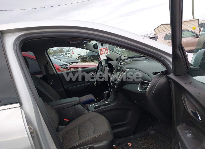 Photo 5 of 2019 Chevrolet Equinox LT (VIN 2GNAXKEV8K6269879)