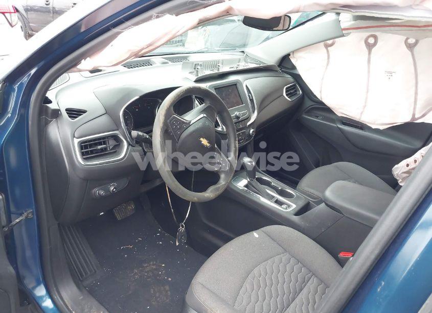 Photo 5 of 2021 Chevrolet Equinox FWD LT (VIN 2GNAXKEV8M6135151)