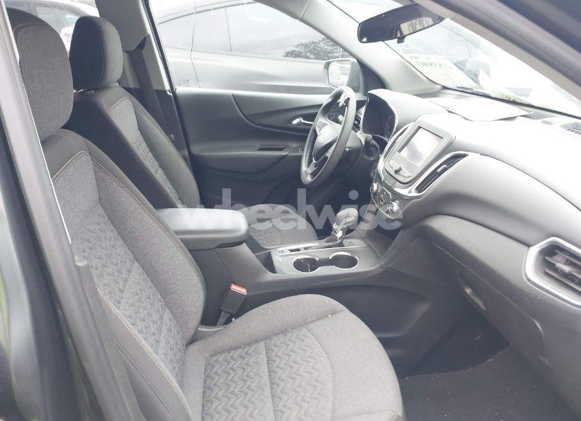 Photo 5 of 2022 Chevrolet Equinox FWD LT (VIN 2GNAXKEV8N6107934)