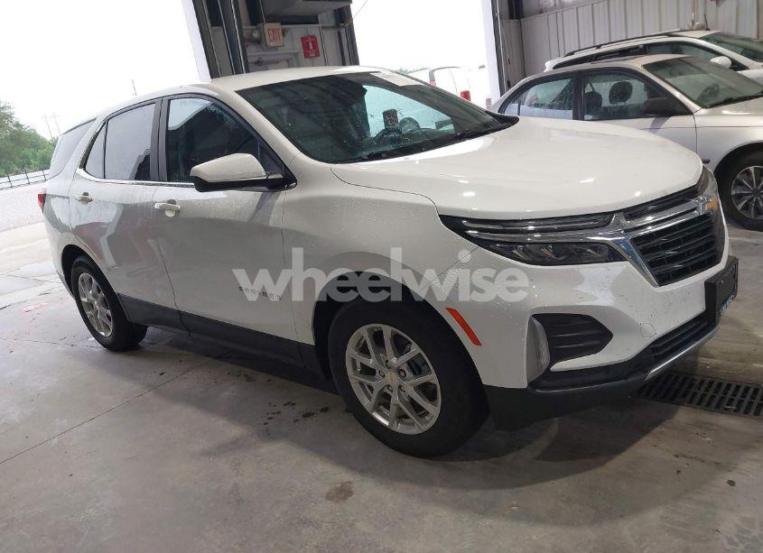 2022 Chevrolet Equinox FWD LT (VIN 2GNAXKEV8N6118013) main photo